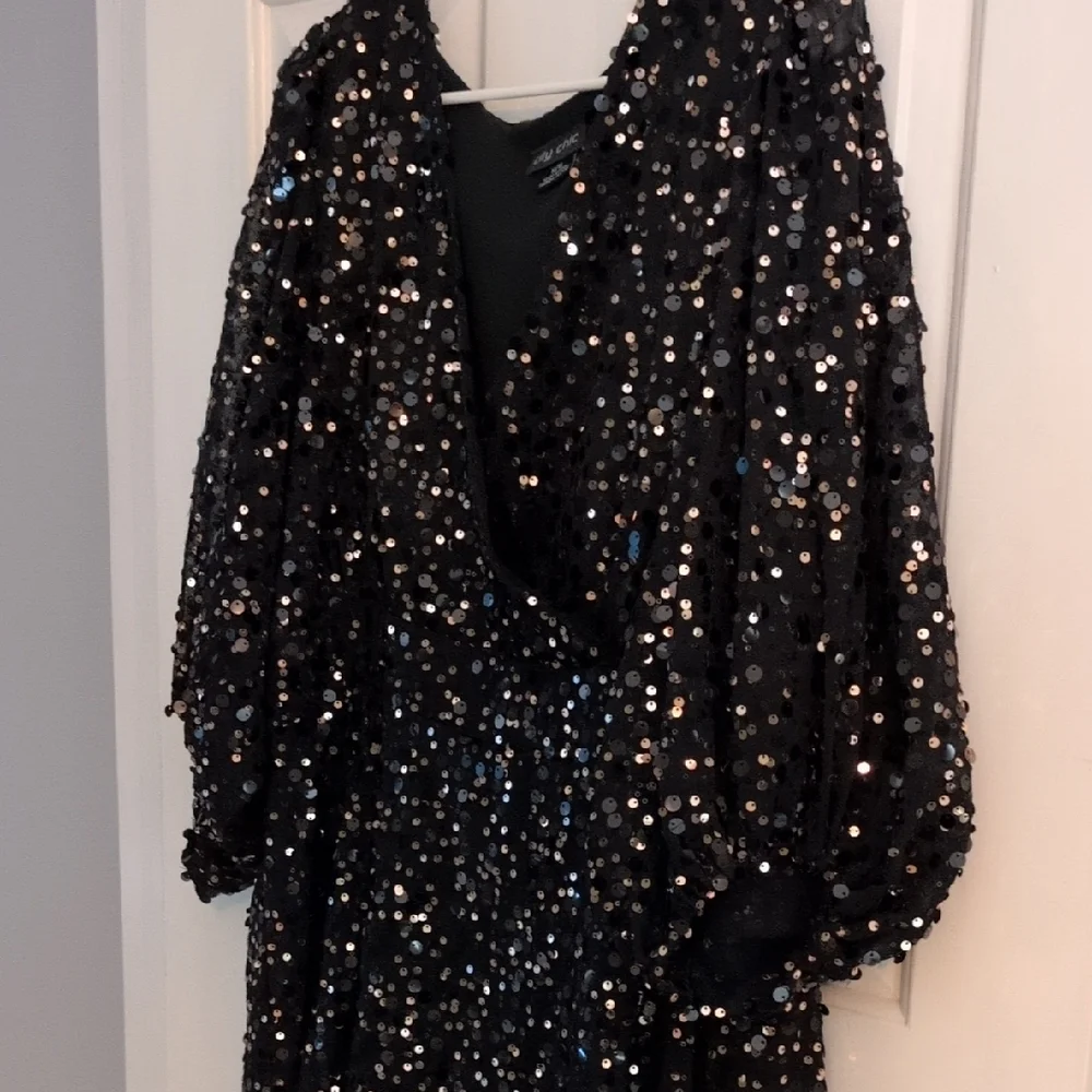 City Chic Black Sequin V-Neck Party Dress - Picture 3 of 3